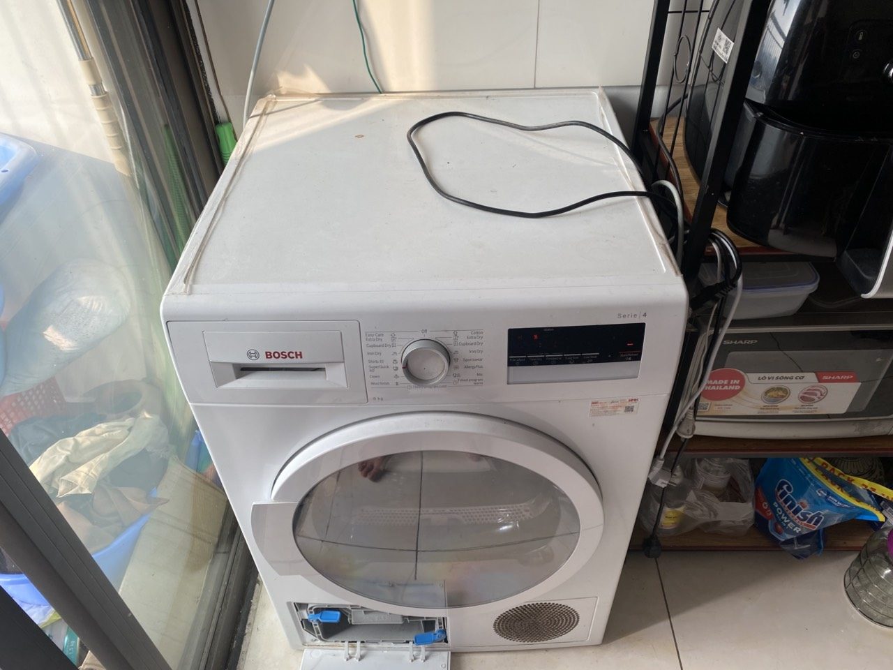 Máy giặt Bosch báo lỗi E18 được kỹ thuật xử lý nhanh chóng tại nhà khách hàng