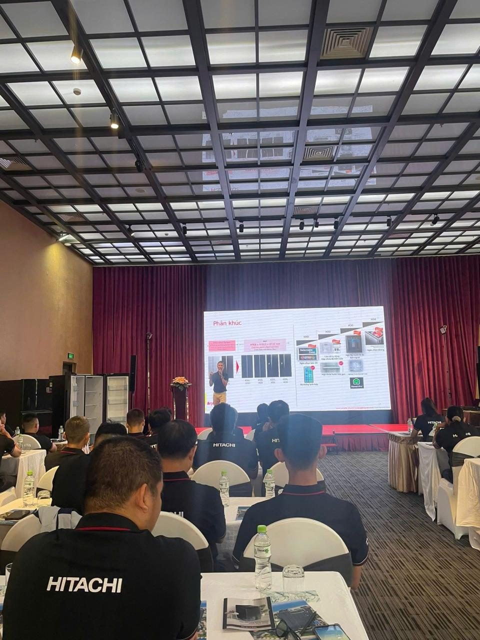 Trung tâm dịch vụ sửa chữa Hitachi liên tục có những khóa training cho kỹ thuật viên