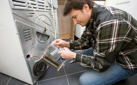 Quá trình sửa chữa máy giặt SHARP chuyên nghiệp, tỉ mỉ tại trung tâm sửa chữa